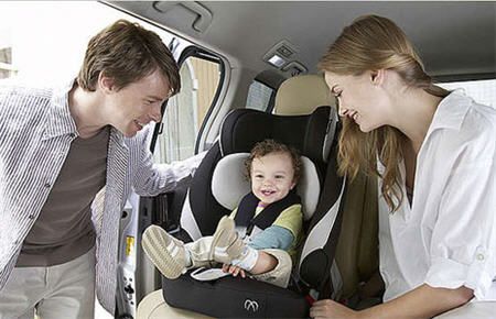 Enfant d'âge préscolaire dans la voiture: comment assurer la sécurité de l'enfant?