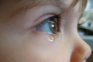 Pourquoi L Enfant A T Il Les Yeux Larmoyants Et Que Faire