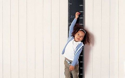 La faible croissance d'un enfant est une conséquence de l'action des médicaments qui stimulent la conception