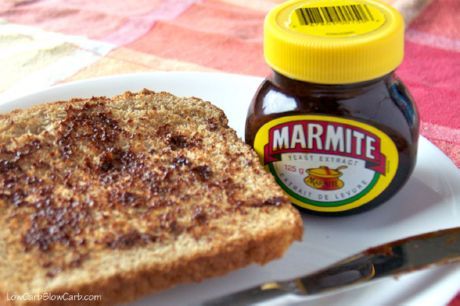 42. Pain grillé avec beurre et marmite, Grande-Bretagne