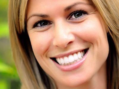 Les personnes de plus de 40 ans paraissent plus jeunes lorsqu'elles sourient