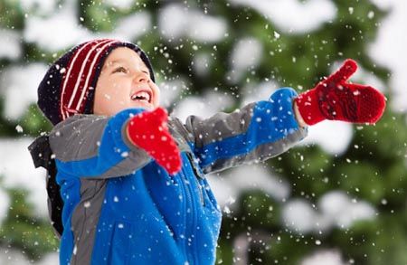 Quelles caractéristiques devraient avoir des vêtements d'hiver pour les enfants?